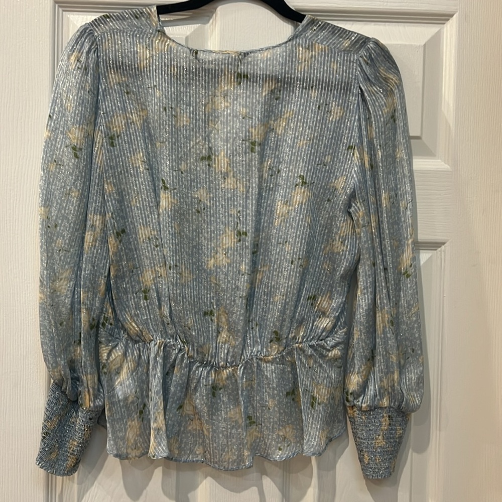 Zara Blue Floral Women's Top
BNWT
Size Large - Picture 6 of 6